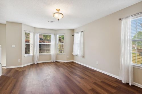 1560 Rogers Crossing Dr, Lithonia GA  30058-7005 exterior