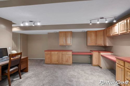 1621 Falcon Crest Dr, Grand Rapids MI 49525-7011 exterior