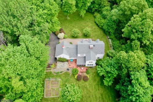 8 South Rd, Chester, NJ 07930-2742