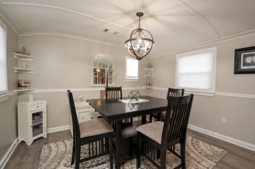 61 Forris St, West Springfield MA 01089-2380 exterior