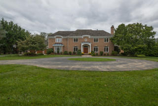 8921 Holly Leaf Ln, Bethesda, MD 20817-2654