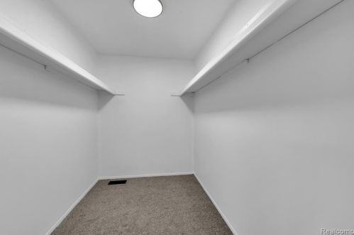 1868 Christy Ct, Rochester MI 48309-3327 exterior