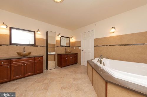 479 Pheasant Dr, Huntingdon Valley PA  19006-3047 exterior