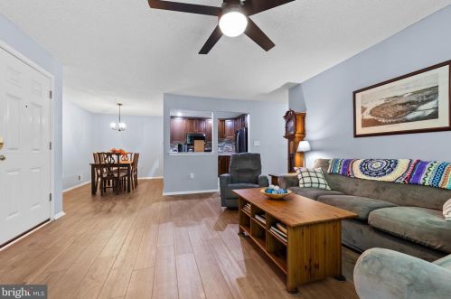 72 Holly Ct, Trenton NJ 08619-4636 exterior