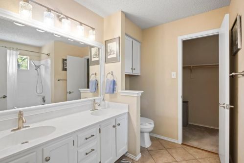 8600 Bisbee Ct, Austin TX 78745-8060 exterior