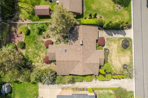 1243 Pinewood Dr, Pittsburgh PA  15243-1811 exterior