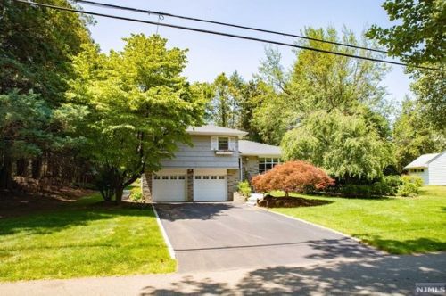 254 Franklin St, Haworth, NJ 07641-1414