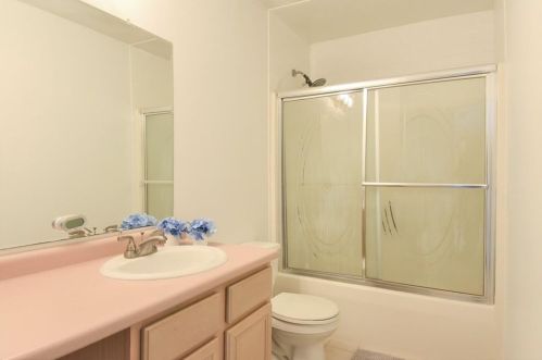 61 Fieldstone Dr, Coventry RI 02816-8722 exterior