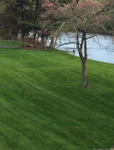 469 Roosevelt Dr, Seymour CT 06478-2701 exterior