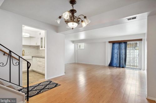 2008 Green St, Philadelphia PA  19130-3209 exterior