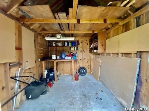 87 Regent St, Valley Stream NY 11580-4029 exterior