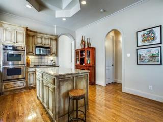 7315 Hill Forest Dr, Dallas TX  75230-2372 exterior