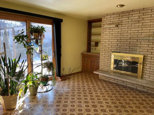 2025 Clayton Crst Ave, Milwaukee WI 53221-3732 exterior