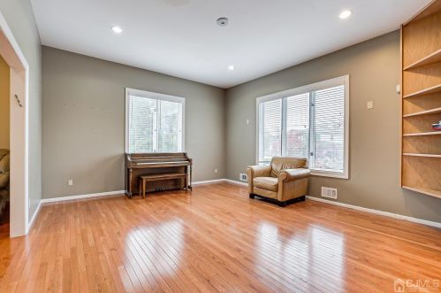 4 Fairhill Rd, Edison NJ 08817-2962 exterior