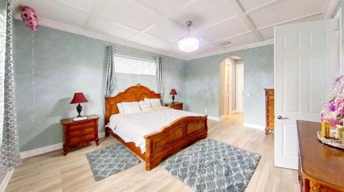 898 Curtis St, Fort Pierce FL 34983-1935 exterior