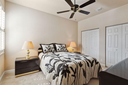 4067 Artesa Dr, Boynton Beach FL 33436-2628 exterior