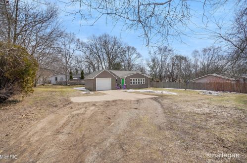 3644 Balsam Ave, Grand Rapids MI 49525-2472 exterior