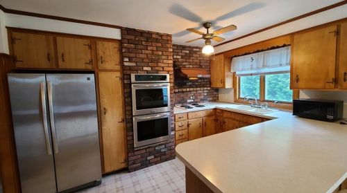 33 Achille St, Woonsocket, RI 02895-1403