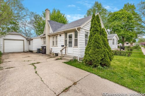 1321 Whiting St, Wyoming MI  49509-1052 exterior