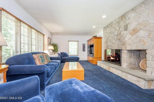 158 Clapboard Rdg Rd, Greenwich CT 06831-3351 exterior