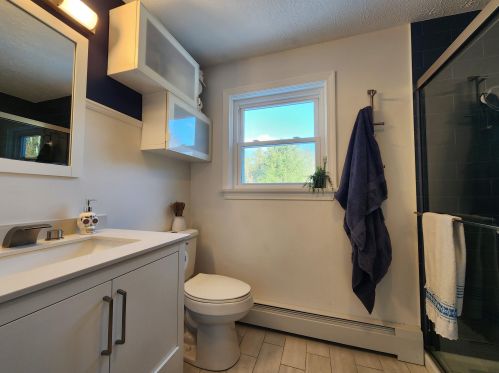 12 Edward Dr, Concord NH  03301-8626 exterior