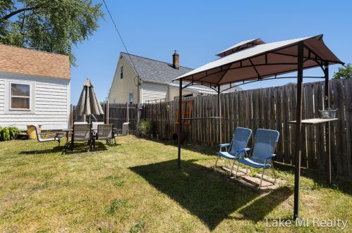 1134 Whiting St, Wyoming MI exterior