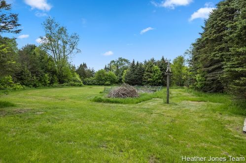 5682 Bartonville Rd, Belding MI 48809-8708 exterior