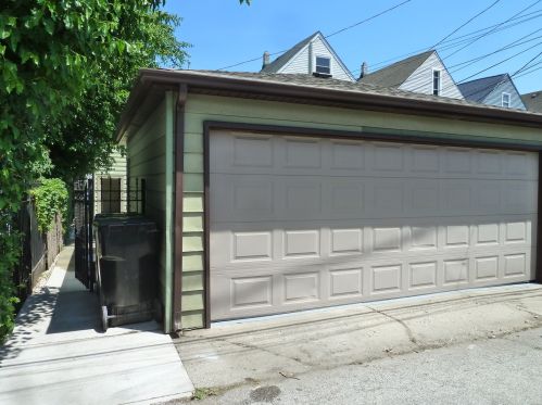 2528 Hamlin Ave, Chicago IL 60655-3916 exterior