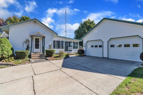 2560 66 St, Fennville MI 49408-9620 exterior