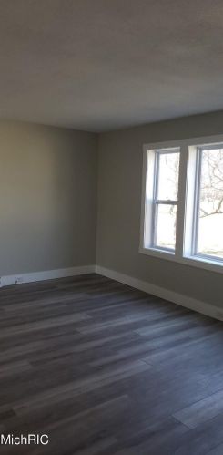 203 Elizabeth St, Sylvan Beach MI 49461-1116 exterior