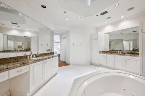 30 Casa Mar Ln, Naples FL 34103-3685 exterior