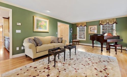 181 Johnny Cake St, North Andover MA 01845-5613 exterior