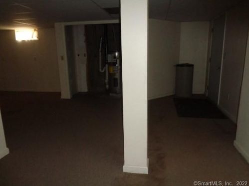 327 Scott Swamp Rd, Farmington CT 06032-3415 exterior