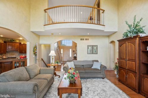 300 Country Mdw Dr, Lancaster PA 17602-1481 exterior