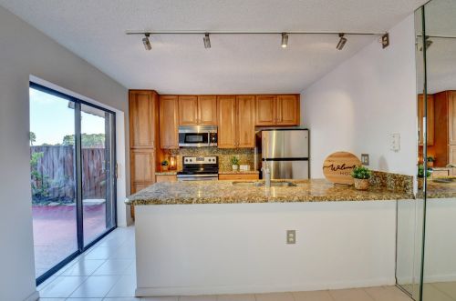 738 Buttonwood Ln, Boynton Beach FL 33436-7127 exterior