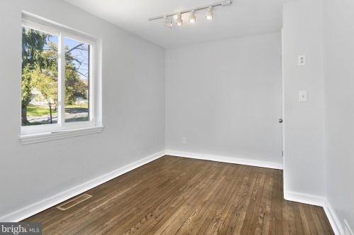 13 Dorann Ave, Princeton NJ 08540-3906 exterior