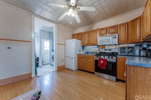 366 Oak St, Perth Amboy NJ 08861-4039 exterior