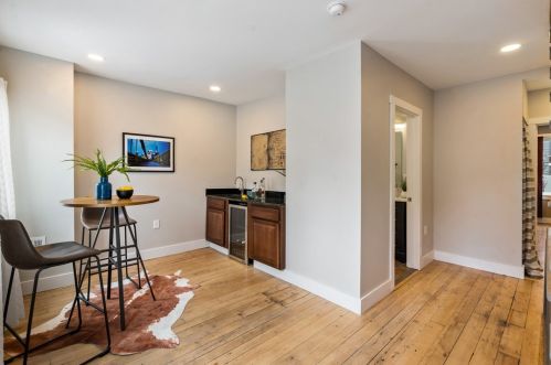 1814 Fox Way, Pittsburgh PA  15203-1732 exterior