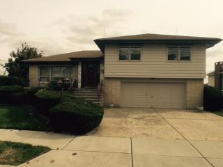 8 Schultz Pl, Secaucus NJ  07094-3823 exterior