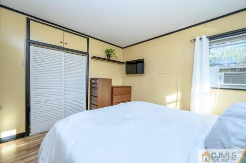 126 Park Ave, Iselin NJ 08830-2303 exterior