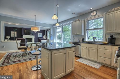 1014 Peggy Dr, Hummelstown PA 17036-9025 exterior