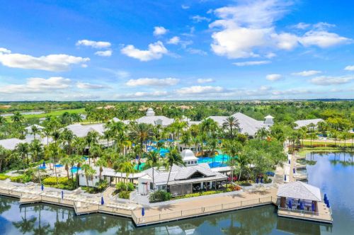 4522 Cardinal Cove Ln, Naples FL 34114-9487 exterior