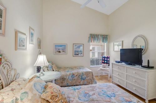 1533 Kenridge Pl, Naples FL 34104-8707 exterior