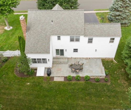 30 Fairlawn Dr, Wallingford, CT 06492-2588