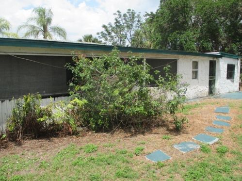 916 10th St, Fort Pierce FL  34950-2214 exterior