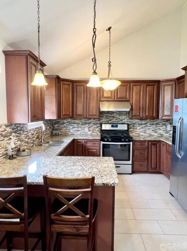 24 Sims Rd, Edison NJ 08817-3034 exterior