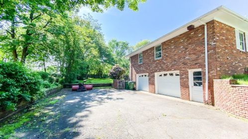 5 Phillip Dr, Edison, NJ 08820-1123