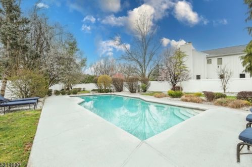 9 Linda Ln, Springfield, NJ 07081-3024