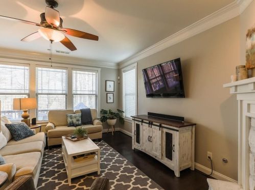 2070 Hatteras Way, Atlanta GA 30318-1083 exterior