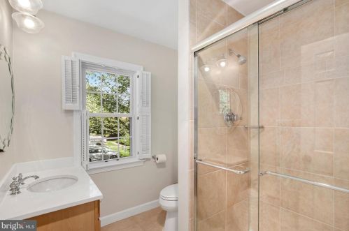 10905 Wickshire Way, Rockville MD 20852-3223 exterior